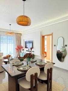 Elegant classy apartment with swimming pool ,fully equipped gym ,child play area and close proximity to shopping malls and great breathtaking views