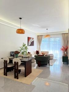 Elegant classy apartment with swimming pool ,fully equipped gym ,child play area and close proximity to shopping malls and great breathtaking views