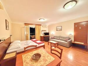 Beachfront Apartments Oaza 1