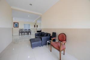 RedDoorz near Siloam Karawaci 3