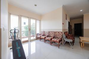 RedDoorz near Siloam Karawaci 3