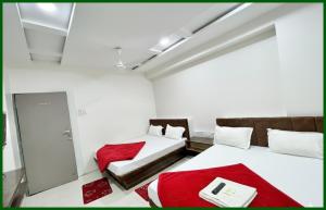 Mahakal Temple Railway station, Salimar Palace - Fully Air conditioned Rooms with Wifi And Parking, , BEST HOTEL IN UJJAIN