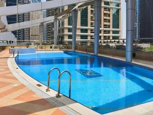 Modern 1BR by the Lake Near DMCC Metro Station