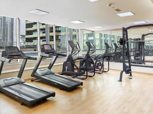 Modern 1BR by the Lake Near DMCC Metro Station