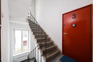 Nowogrodzka Urban Mezzanine Apartment by BookingHost