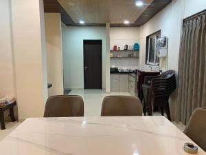 4BHK villa with pool by Phoenix Stays