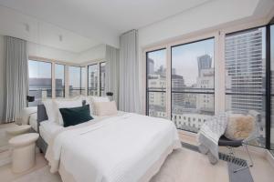 Mennica Residence Elegant Apartment with Parking and Air Conditioning by Renters Prestige