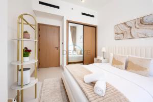 Close to Community Park, Minutes Walk from Circle Mall, and Short Drive to Dubai Miracle Garden and Butterfly Garden - Binghatti Amber, JVC by Deluxe Holiday Homes