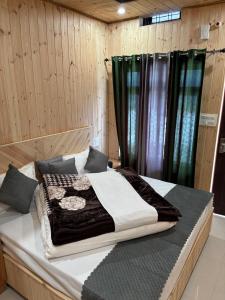 Shreyaksh Chopta Valley Resort