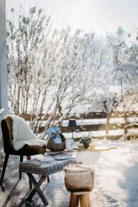 Forest Chalet,famous ski areas around us, 15 min to city of salzburg, mountainview, panorama sauna, bath whirlpool, fire pit in garden up to 10 p