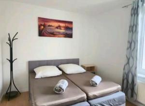 Comfortable room in a quiet apartment, exclusively for women