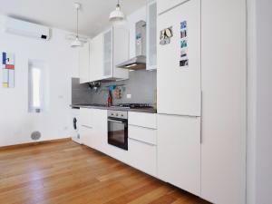 Modern Bright and Central Apartment