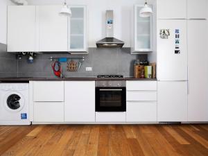 Modern Bright and Central Apartment