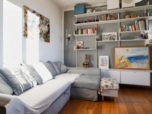 Modern Bright and Central Apartment