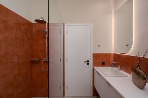 Villa 48- Large Family & Group Apartment - Athens