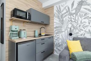 Bright Sea View Studio on Promenada Gwiazd by Noclegi Renters