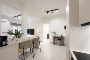 AtheNeon Deluxe Suite