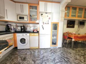 Lookout View Steps to Beach !