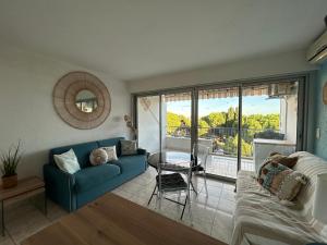 Studio vue sur mer et Îles du Levant