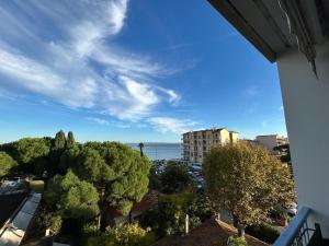 Studio vue sur mer et Îles du Levant