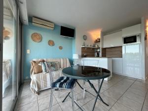 Studio vue sur mer et Îles du Levant