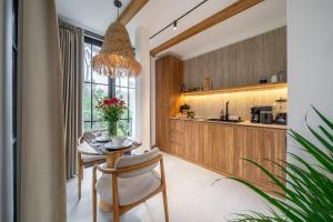 Cascade 5 - Tropical 1BR Hideaway with Garden View in Ubud