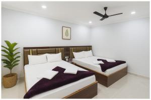 Hotel The Shekhar Premium Palace Near Varanasi Junction Railway Station 1500m # Kashi Vishwanath Temple # Free Wifi and Room Service - Fully Air conditioning Premium Room # Best Family Hotel In Varanasi