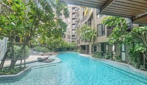 The Base - New Studio Great location, shared Pool