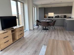 Central Birmingham Stay - Chic 2Bed2Bath Apartment