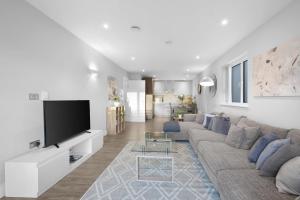 The Isleworth Garden Retreat 3BR 2BA with Gated Parking