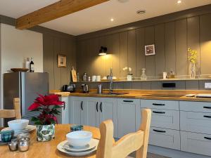 Luxury Cotswold Cottage in Ewen near Wild Duck Inn