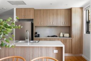 Upper North Shore Haven - A Tranquil Treetop Escape