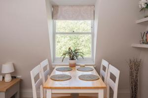 Stylish Georgian Apartment in Centre of Bath