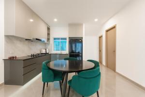 芭提雅私人泳池别墅 中天海滩步行街 家庭团体私密度假别墅 4卧室5卫2厅