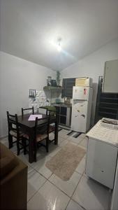 Casa 2 quartos próx a martin de Sá