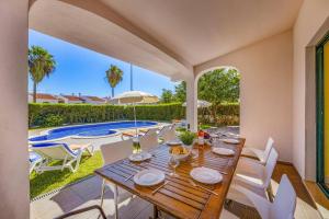 Villa Bolina by Villa Plus