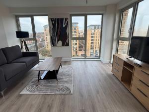 Chic Urban Living- New 2Bed2Bath Apartment in City