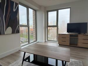 Chic Urban Living- New 2Bed2Bath Apartment in City