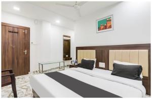 Hotel Mahaveera Galaxy Inn Near Kashi Vishwanath Temple - Restaurants # Free Wi-Fi And Parking Facilities - Fully Air conditioning Room- Best Hotel In Varanasi