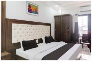 Hotel Mahaveera Galaxy Inn Near Kashi Vishwanath Temple - Restaurants # Free Wi-Fi And Parking Facilities - Fully Air conditioning Room- Best Hotel In Varanasi