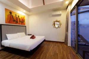 New Boutique Pool Villa Sequoia Close to Rawai and Naiharn Beach