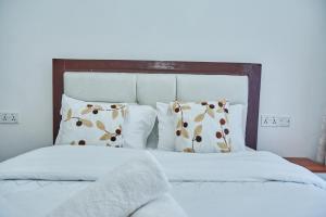 Elegant Pinecrest 1BR with Pool Sauna & City Views Kilimani