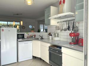 Villa contemporaine à 100m de la plage de la Grève Rose à TREGASTEL - Réf 141