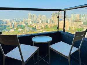 Orchid 002 City View Couple friendly Amanora Town