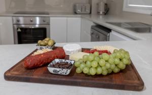 Coastal Views - waterfront guest apartment