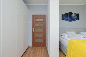 Unique Apartment with Air Conditioning and Underground Parking by Noclegi Renters