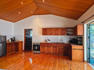 Teresita karen-giraffes area