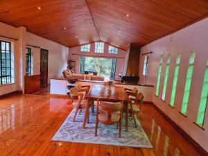 Teresita karen-giraffes area