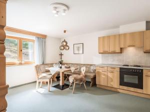 Apartment Ferienwohnungen Hochfeld-2 by Interhome