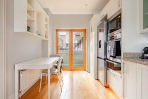 Luxury House Hyde Park Ensuite Bedrooms Parking